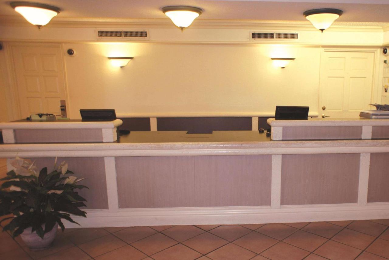Hotel Super 8 By Wyndham Austin South I-35 Zewnętrze zdjęcie