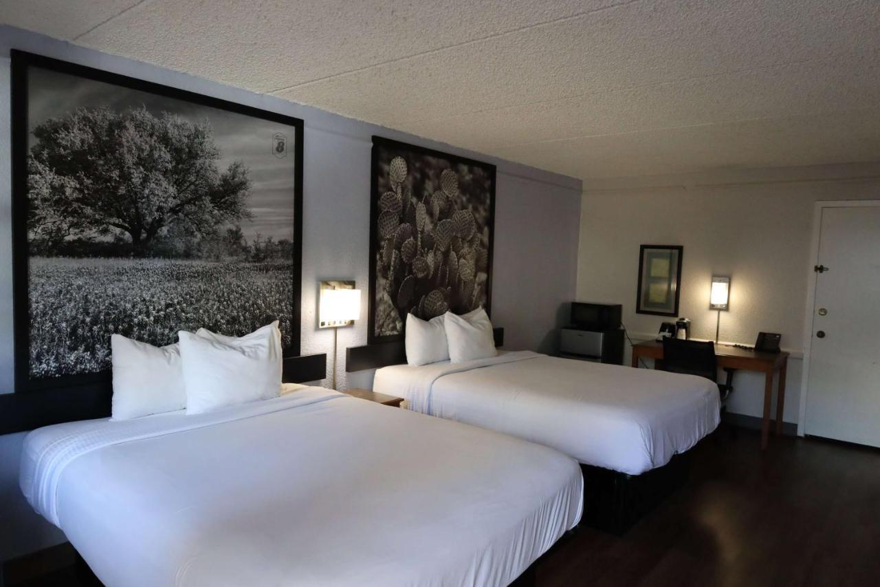 Hotel Super 8 By Wyndham Austin South I-35 Zewnętrze zdjęcie