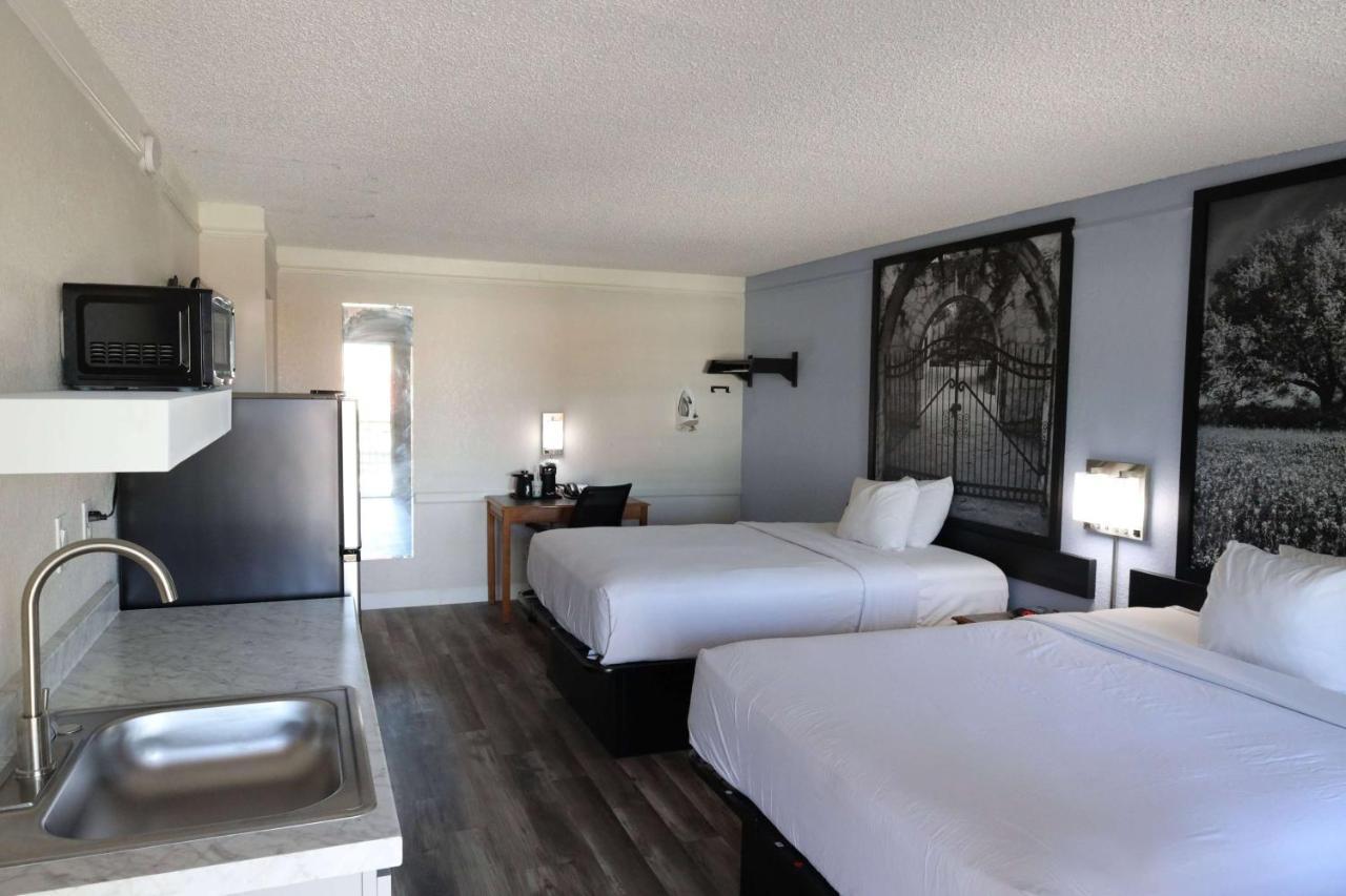 Hotel Super 8 By Wyndham Austin South I-35 Zewnętrze zdjęcie