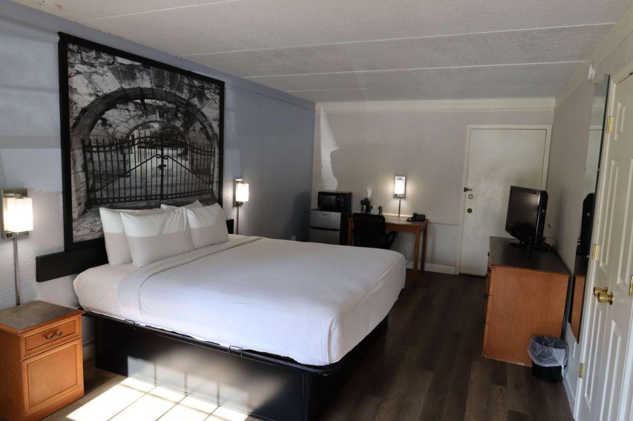 Hotel Super 8 By Wyndham Austin South I-35 Zewnętrze zdjęcie