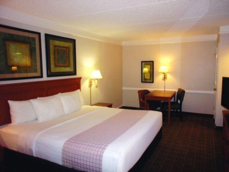 Hotel Super 8 By Wyndham Austin South I-35 Zewnętrze zdjęcie