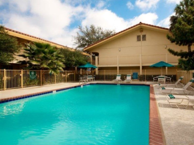 Hotel Super 8 By Wyndham Austin South I-35 Zewnętrze zdjęcie